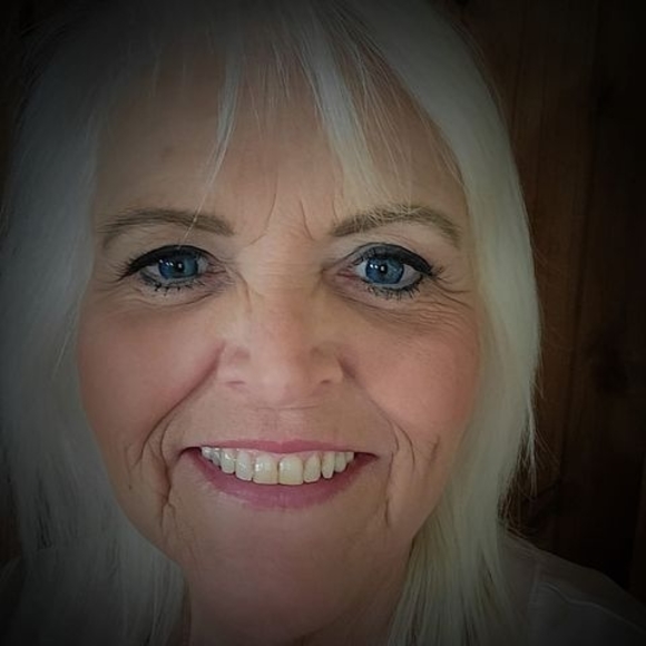 Meet your Posher, Debbie - Picture 1 of 1